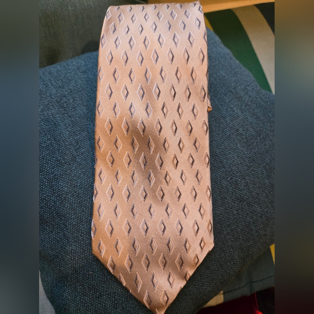 Perry Ellis Portfolio 100% Silk Men's Tie - EUC - Recently dry cleaned